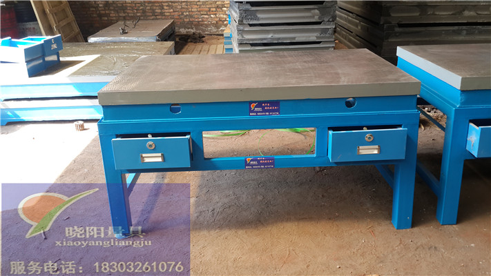 鑄鐵鉗工工作臺(tái)為什么會(huì)生銹及怎樣正確的除銹